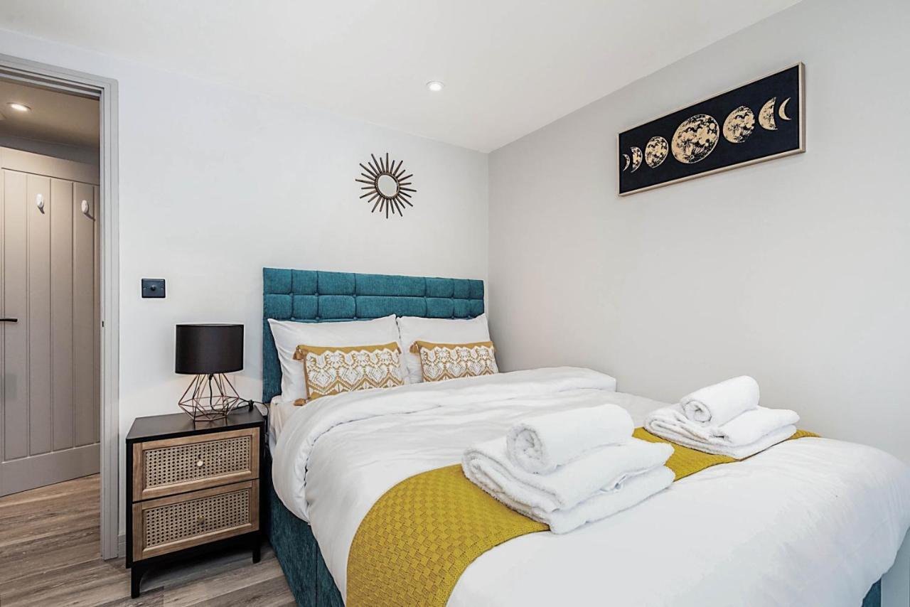 The Burton Penthouse By Fortuna Property Cheltenham Dış mekan fotoğraf